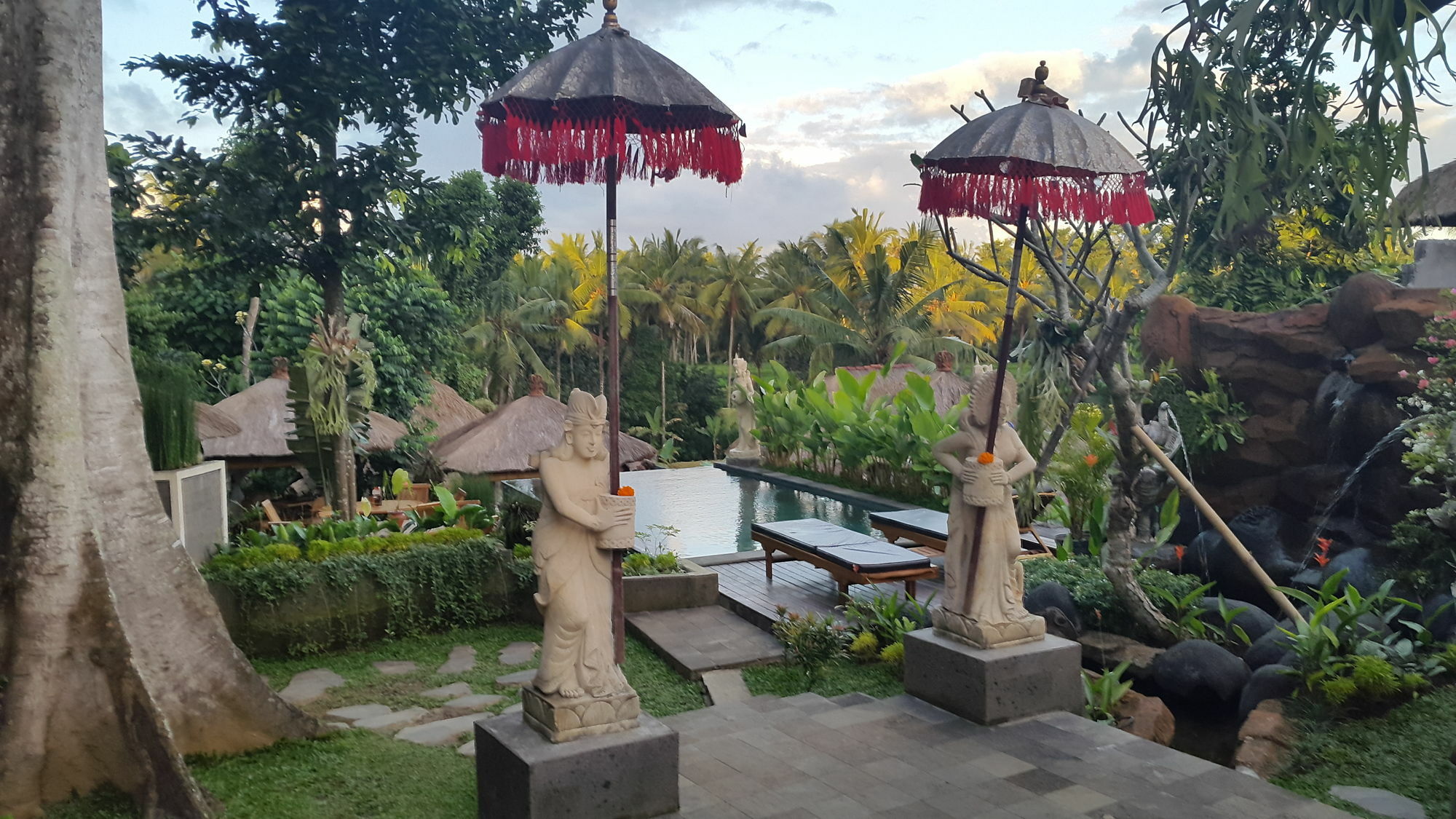 Liyer House Hotel Lodtunduh Exterior photo